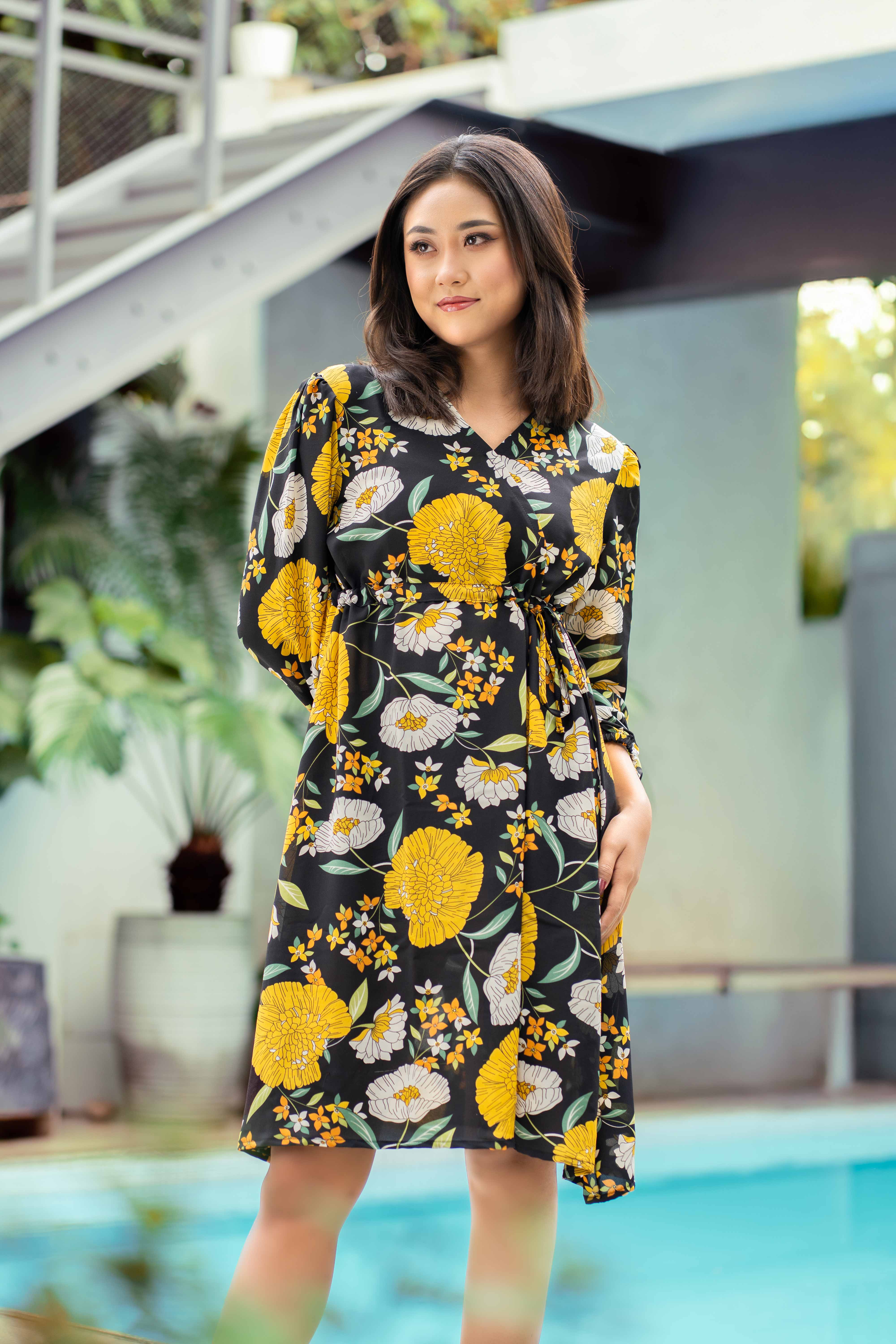 ● I AM MARI ● Betty Frill Flower Smocked Banded Wrap Dress Sandy Flower Dress by Banned – Modern Millie
